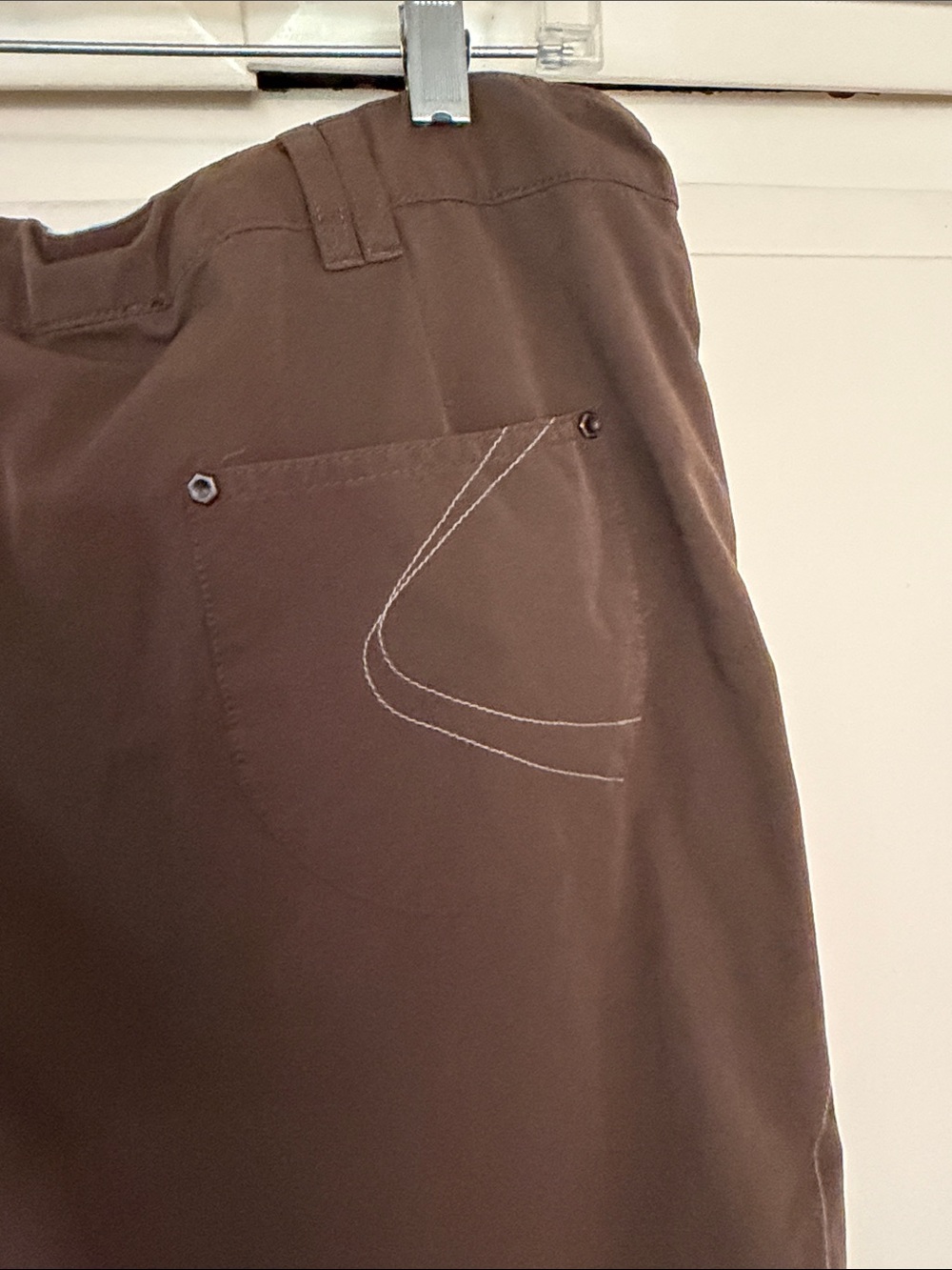 Mountain Hardwear Women's Brown Athletic Shorts with Blue Waistband - Picture 10 of 13